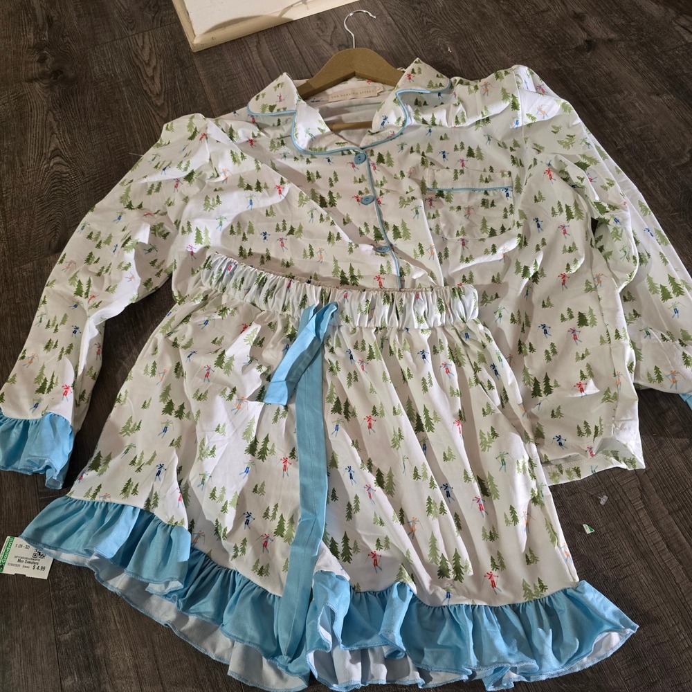 The Darling Effect Womens Pajama Set Large Ski Print Long Sleeve‎ Ruffle Shorts